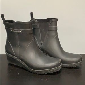 Tretorn Black Heeled Rain Boots!